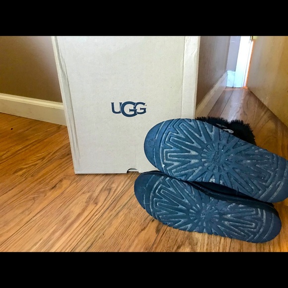 UGG black button boots used size 6 - Picture 3 of 3